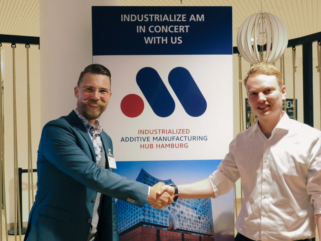 Maximilian Heres congratulates Florian Aigner
